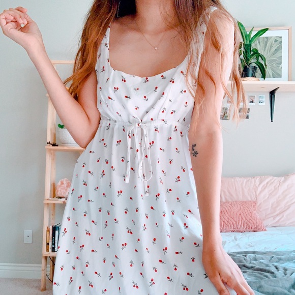 WHITE ROSE DRESS - Picture 3 of 5